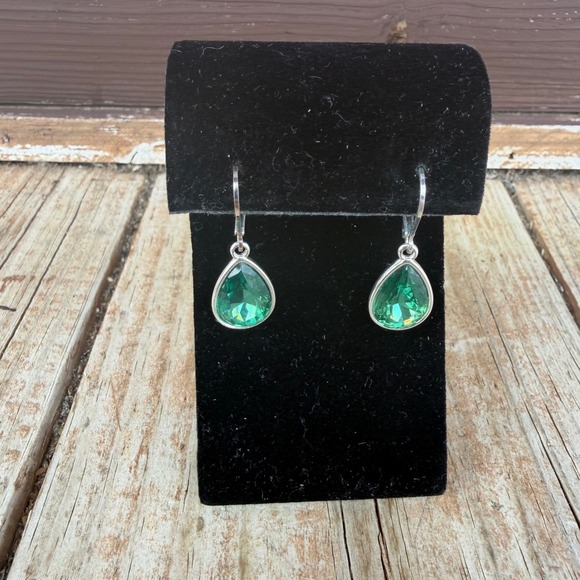 Nine West Emerald Green Teardrop Earrings Silver Tone Faceted Crystal Leverback - Picture 2 of 6